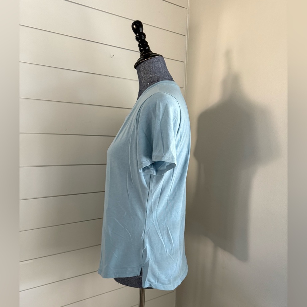 Nike Light Blue Workout Top - Picture 3 of 5